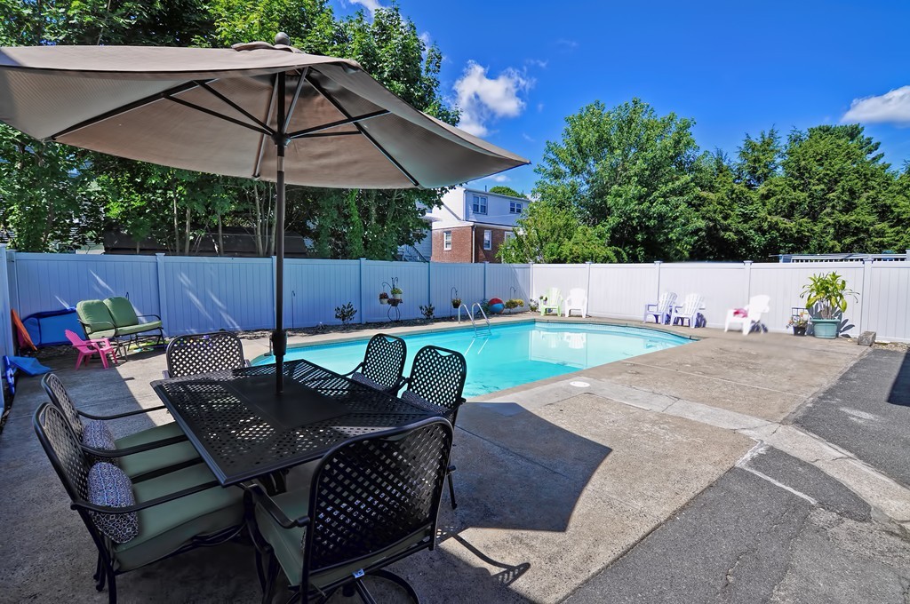156 Springvale Avenue Everett, MA 02149 - Photo 3 of 29 Gallery Image 3