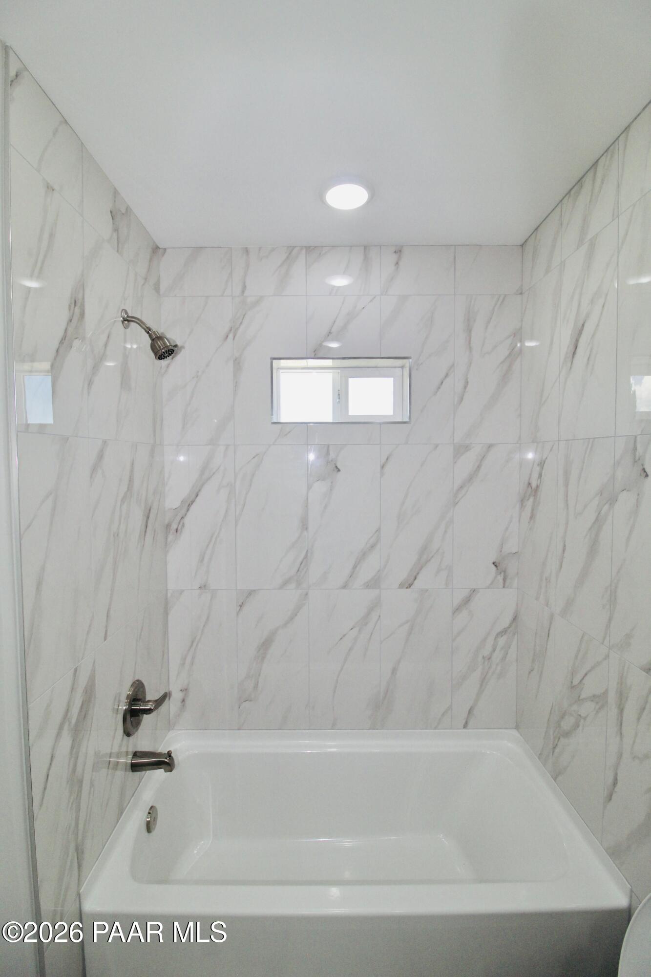 20275 East Mesa Verde Road Mayer, AZ 86333 - Photo 17 of 34 a bathroom with a bathtub