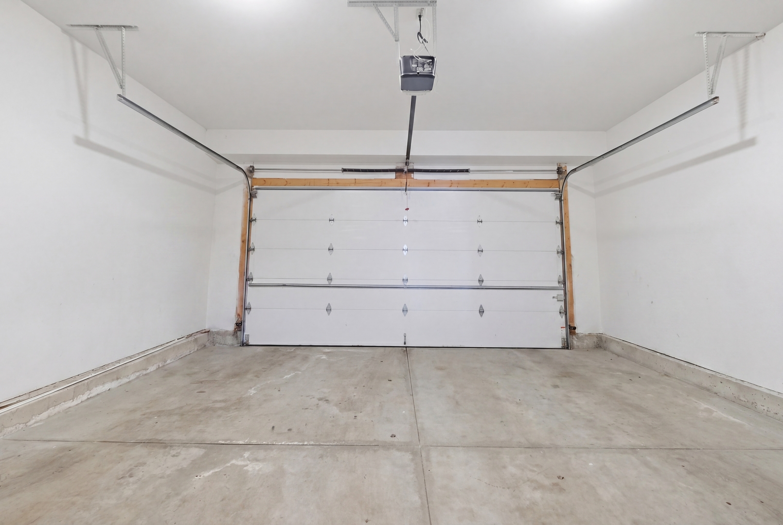 1462 Ridge Drive Sycamore, IL 60178 - Photo 29 of 32 a view of a garage