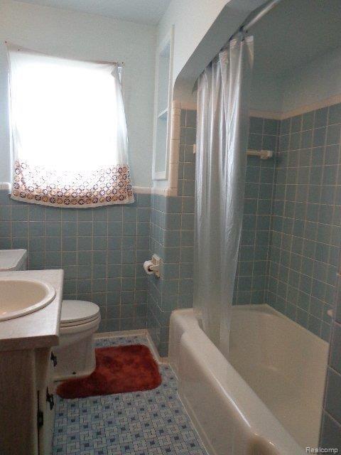 4345 Kendall Road Warren, MI 48091 - Photo 12 of 20 Main Floor Bath