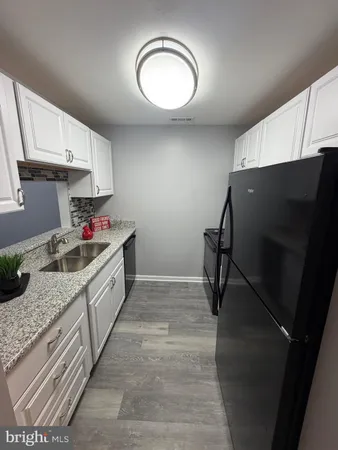 $1,950 | 102 Stonehurst Court, New Castle, DE 19720