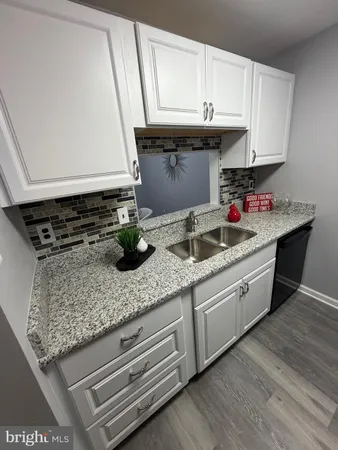 $1,950 | 102 Stonehurst Court, New Castle, DE 19720