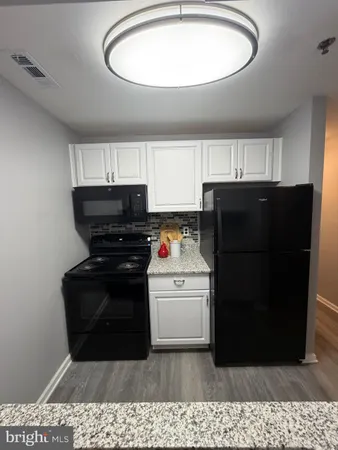 $1,950 | 102 Stonehurst Court, New Castle, DE 19720