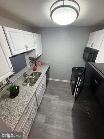 $1,950 | 102 Stonehurst Court, New Castle, DE 19720