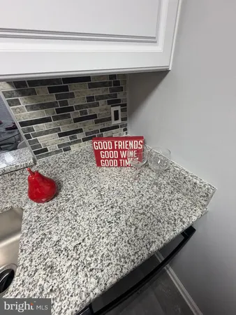 $1,900 | 102 Stonehurst Court, New Castle, DE 19720