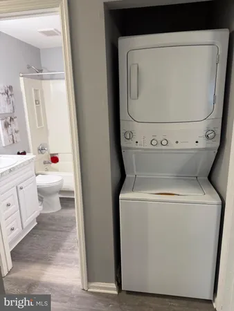 $1,950 | 102 Stonehurst Court, New Castle, DE 19720