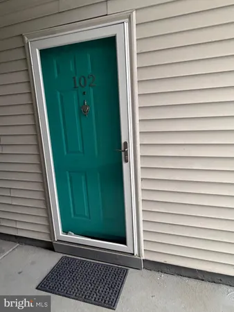 $1,900 | 102 Stonehurst Court, New Castle, DE 19720