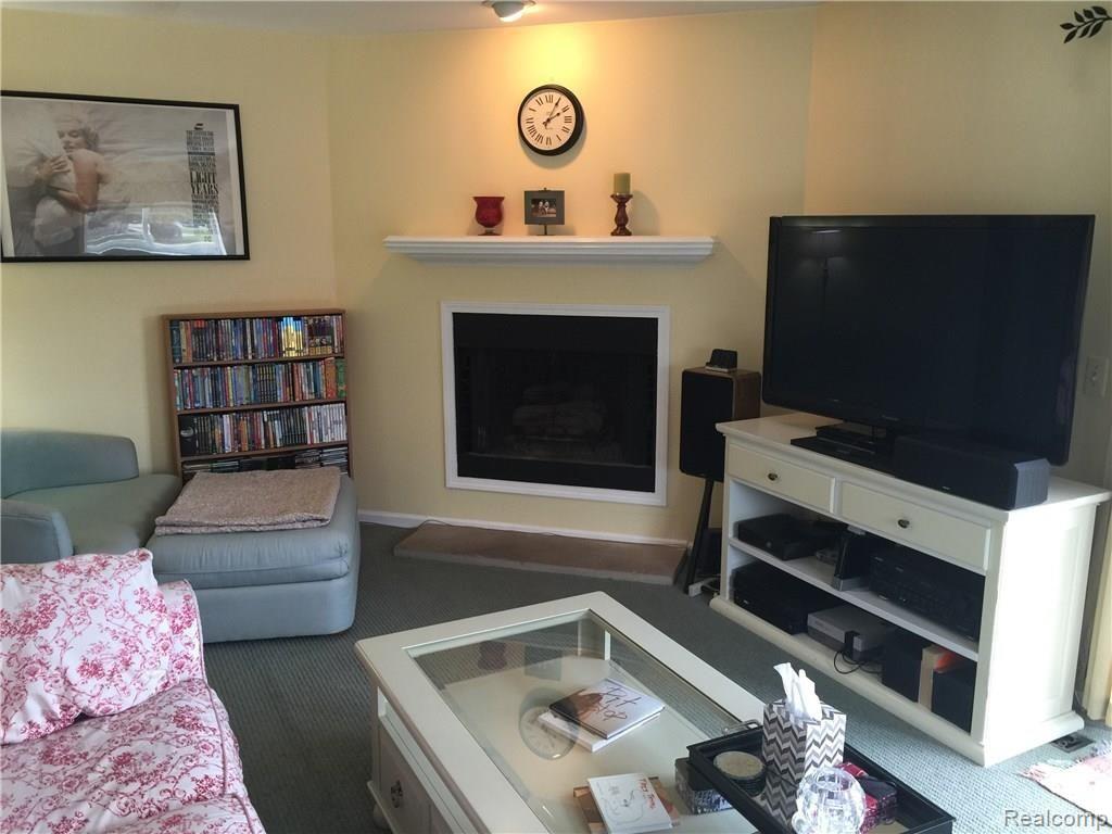 4981 Crooks Road Royal Oak, MI 48073 - Photo 7 of 15 Comfortable and homey!!