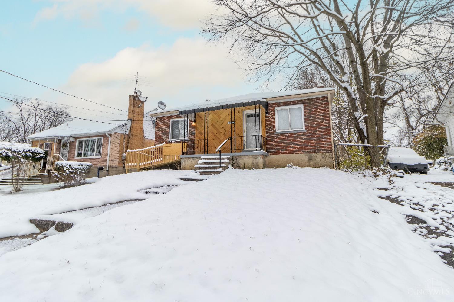 6414 Red Bank Road Cincinnati, OH 45213 - Photo 2 of 20 Gallery Image 2