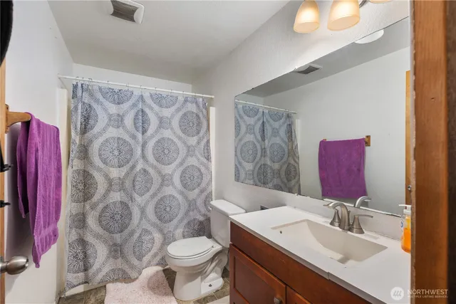 $999,998 | 2826 D Place Southeast, Auburn, WA 98002