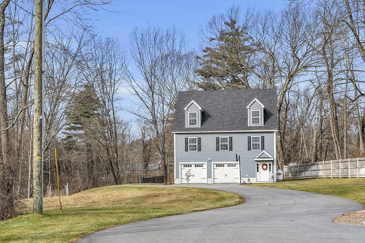 76 Chester Road Derry, NH 03038 - Photo 2 of 40