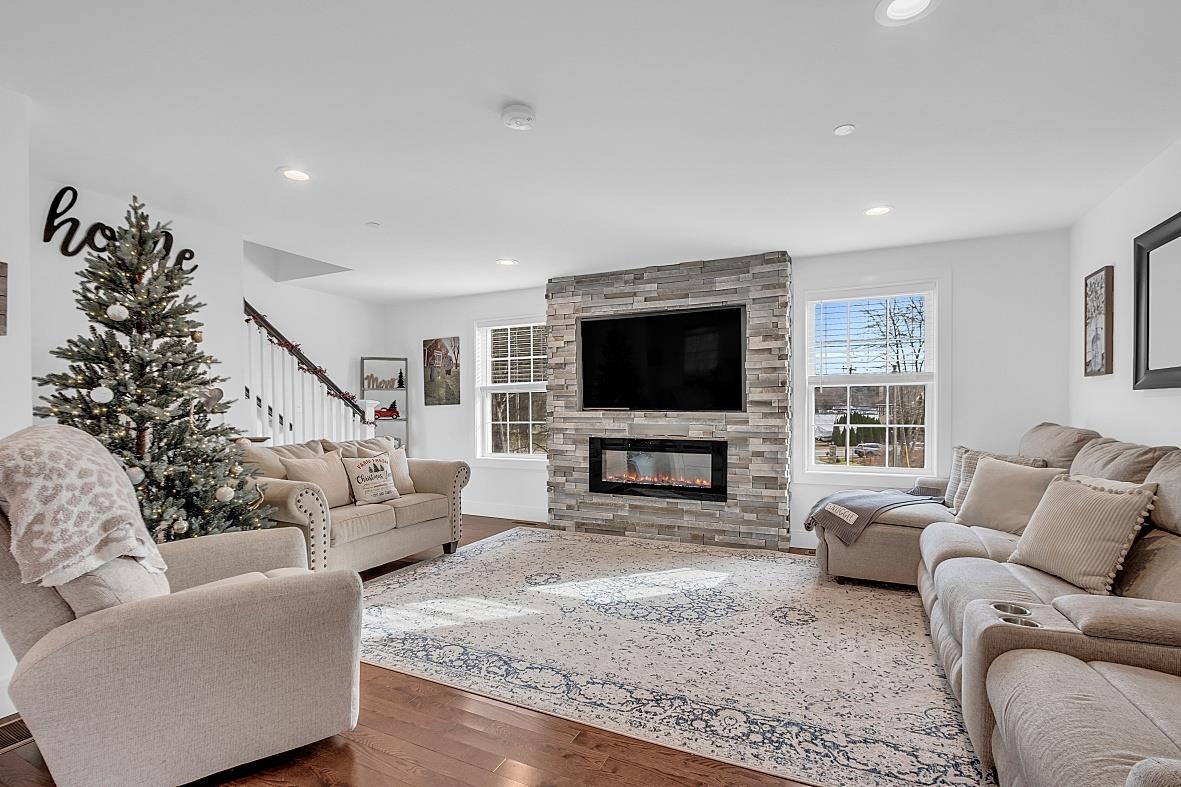 76 Chester Road Derry, NH 03038 - Photo 6 of 40