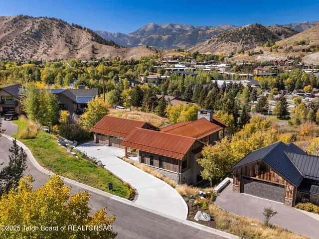 $8,500,000 | 705 Rodeo Drive, Jackson, WY 83001