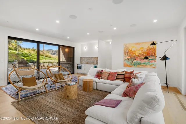 $8,500,000 | 705 Rodeo Drive, Jackson, WY 83001