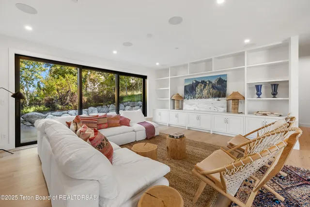 $8,500,000 | 705 Rodeo Drive, Jackson, WY 83001