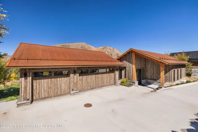 $8,500,000 | 705 Rodeo Drive, Jackson, WY 83001