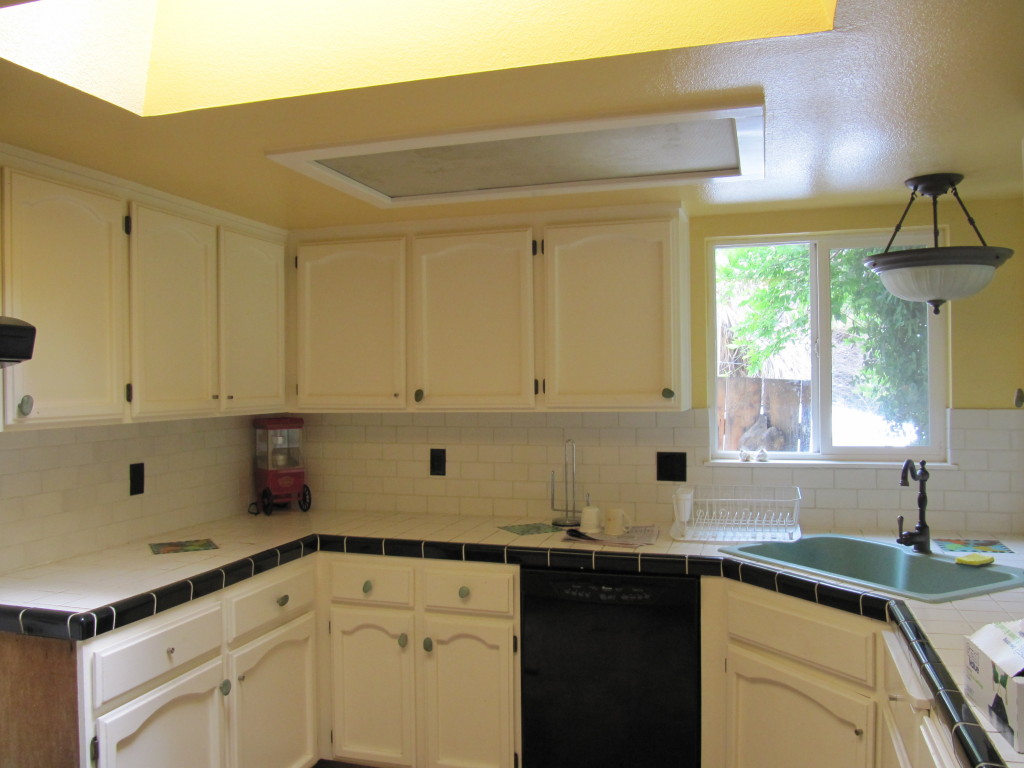 6750 Riparian Way Redding, CA 96002 - Photo 3 of 6 kitchen