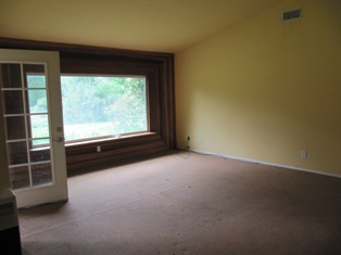 6750 Riparian Way Redding, CA 96002 - Photo 4 of 6 living room