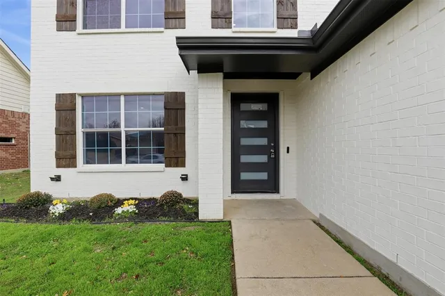 $389,999 | 640 Fossil Wood Drive, Saginaw, TX 76179