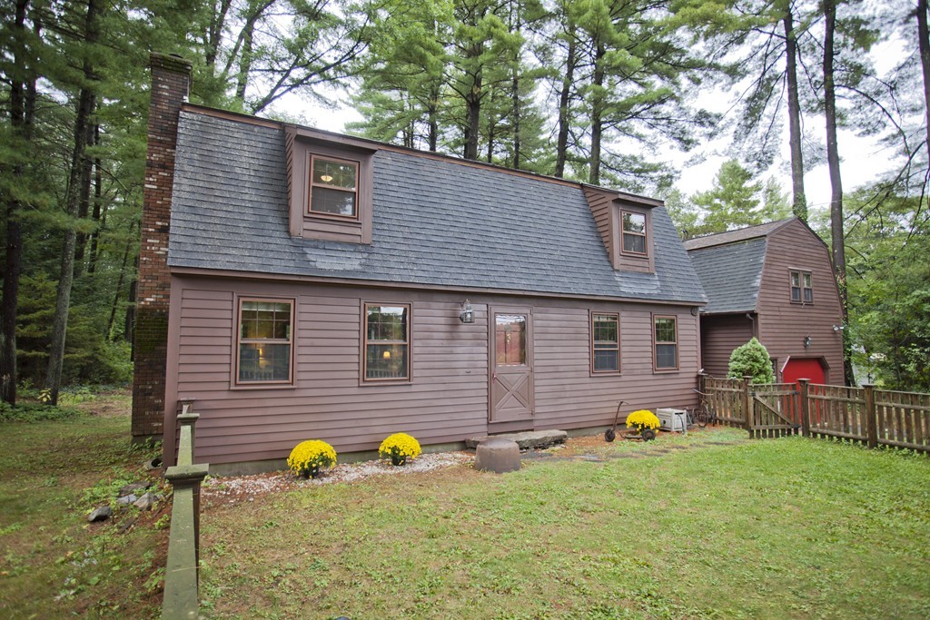 573 Westhampton Road Northampton, MA 01062 - Photo 4 of 30 a front view of a house with garden