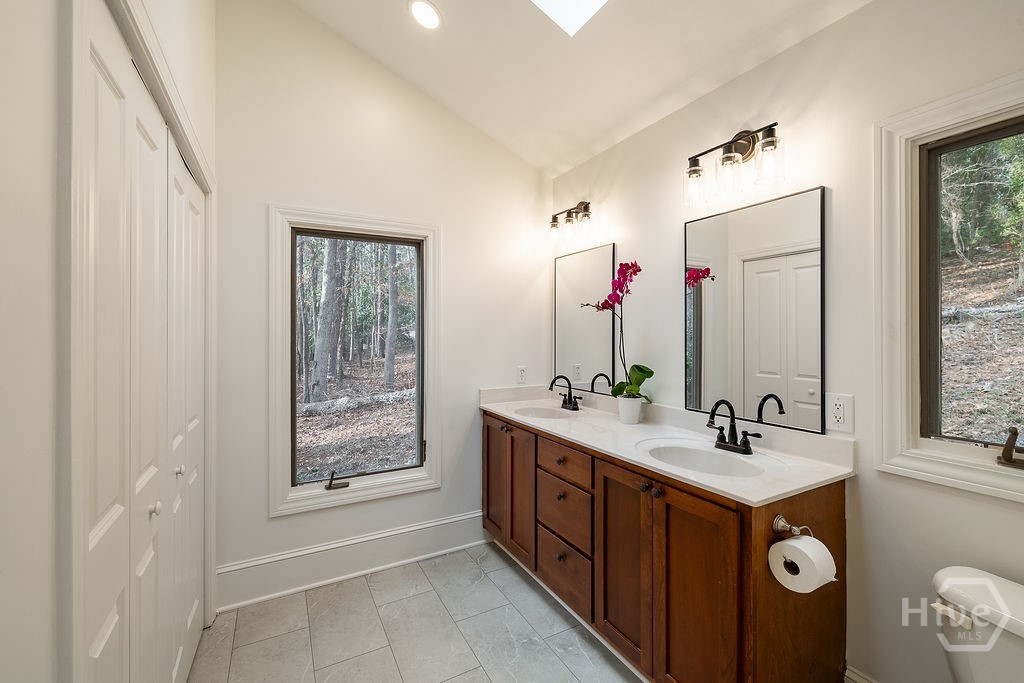 550 Fortson Road Athens, GA 30606 - Photo 14 of 41 Dual vanities
