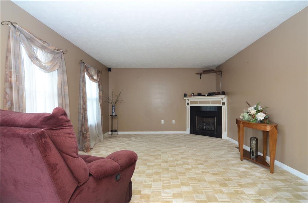 210 Hickory Circle McKees Rocks, PA 15136 - Photo 4 of 25 Gallery Image 4