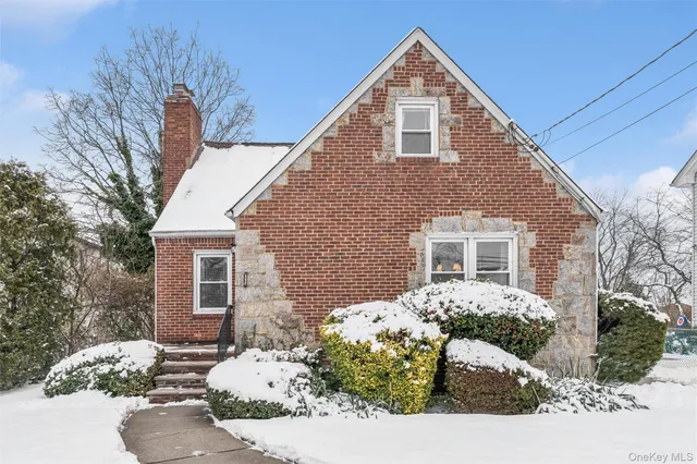 $895,000 | 114 Lexington Avenue, Franklin Square, NY 11010