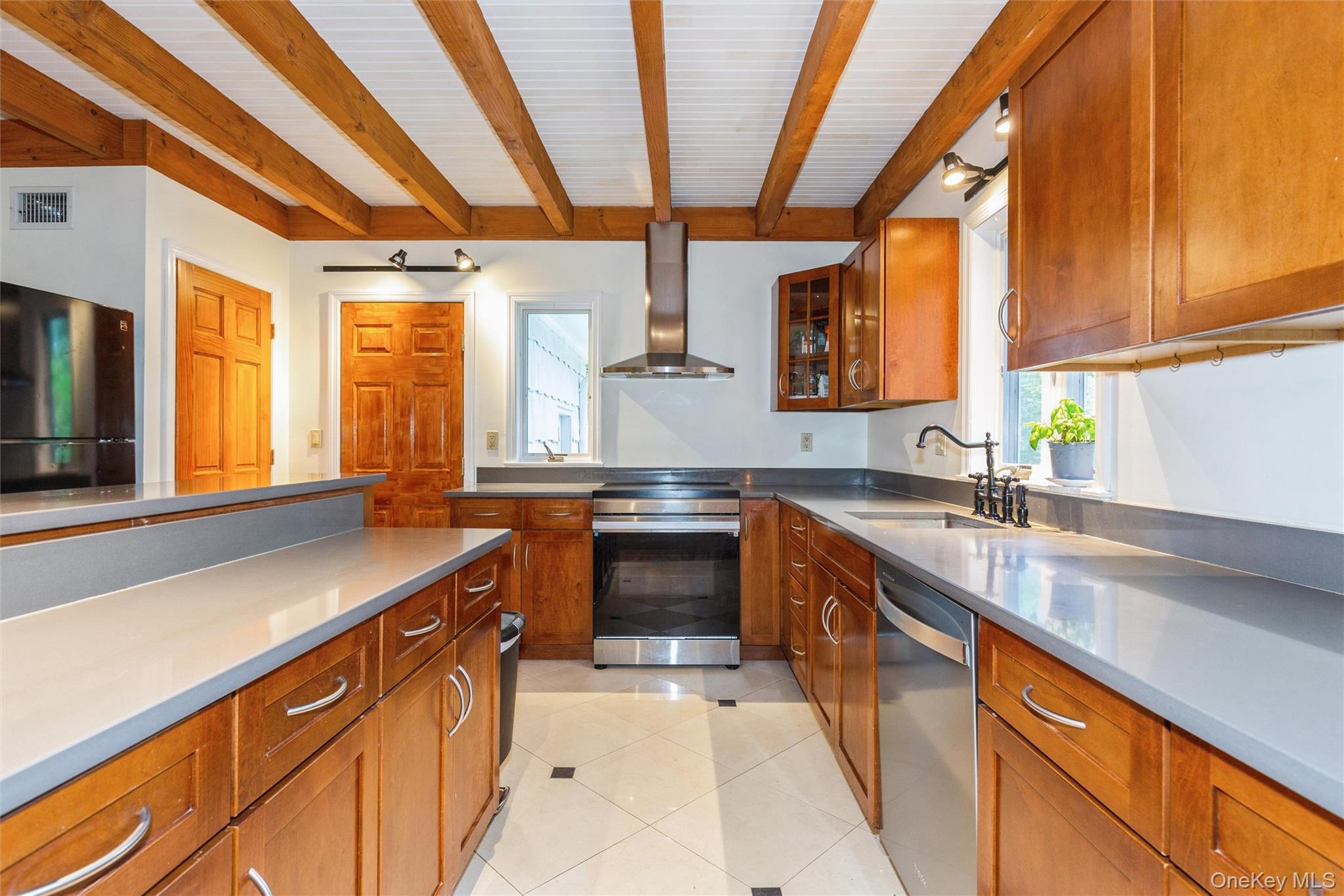 23 Eastwood Road Miller Place, NY 11764 - Photo 8 of 28