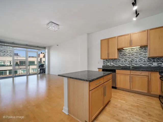 $3,000 | 901 West Madison Street, Unit 1006, Chicago, IL 60607