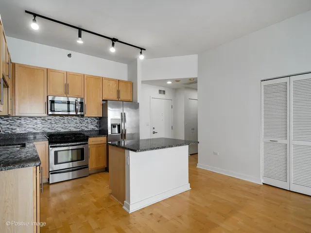 $3,000 | 901 West Madison Street, Unit 1006, Chicago, IL 60607