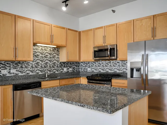 $3,000 | 901 West Madison Street, Unit 1006, Chicago, IL 60607