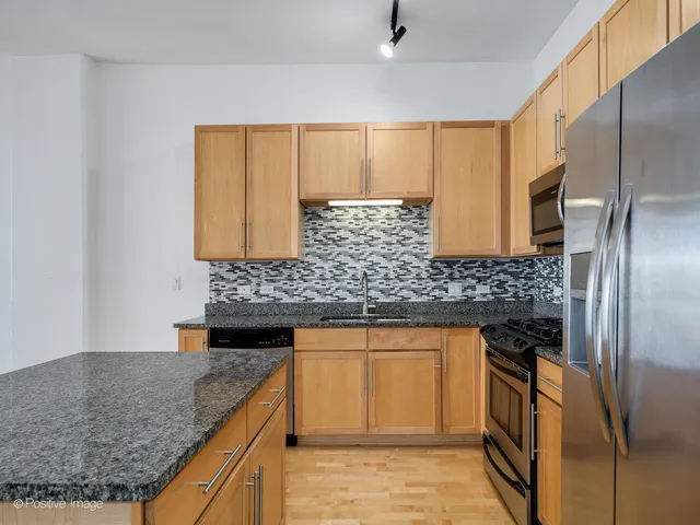 $3,000 | 901 West Madison Street, Unit 1006, Chicago, IL 60607