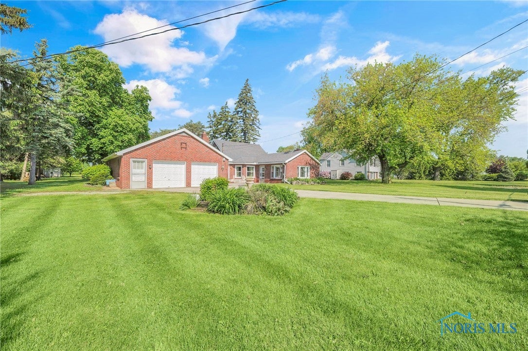 46 South Stadium Road Oregon, OH 43616 - Photo 3 of 45 Gallery Image 3