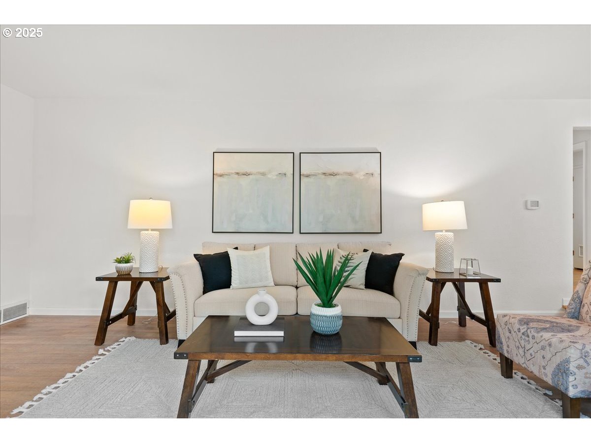 7244 Bates Road South Salem, OR 97306 - Photo 10 of 48 a living room with furniture and a lamp
