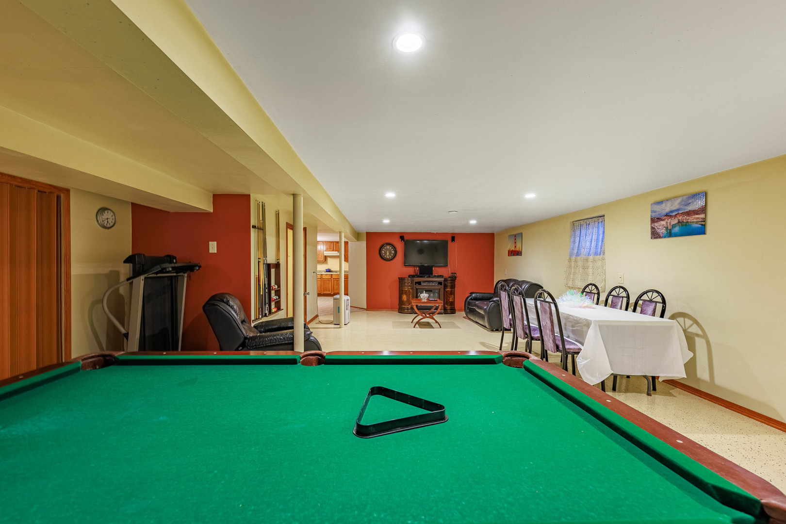 491 Escanaba Avenue Calumet City, IL 60409 - Photo 31 of 43 a view of a room with gym equipment