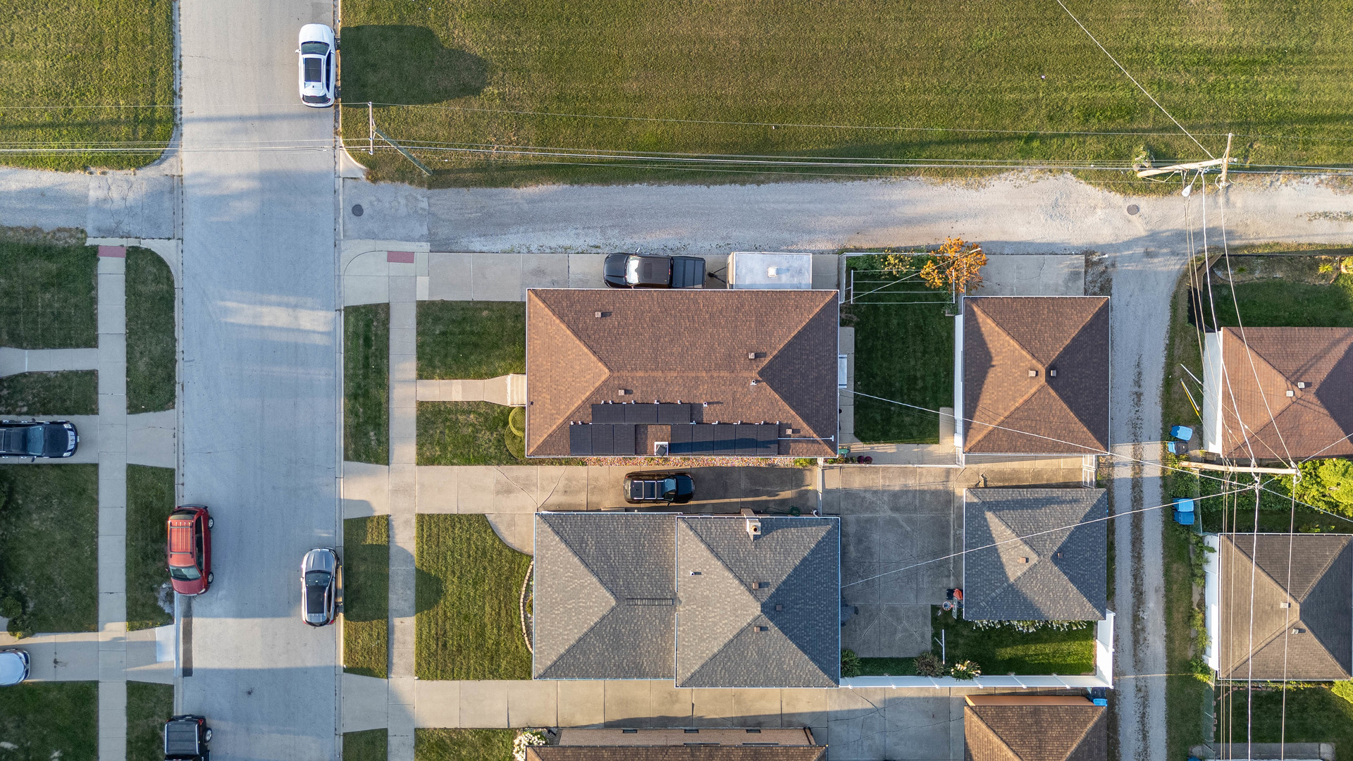 491 Escanaba Avenue Calumet City, IL 60409 - Photo 5 of 43 an aerial view of a house with a yard