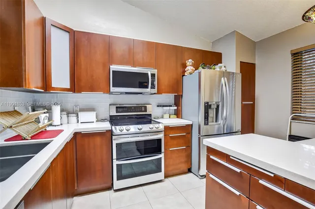 $3,300 | 1002 Northwest 105th Avenue, Unit D121, Plantation, FL 33322