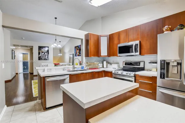 $3,300 | 1002 Northwest 105th Avenue, Unit D121, Plantation, FL 33322