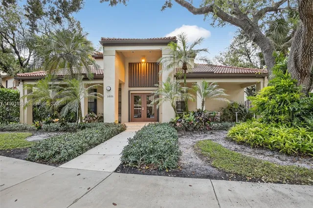 $3,300 | 1002 Northwest 105th Avenue, Unit D121, Plantation, FL 33322