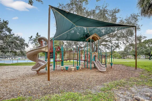a view of a tennis court