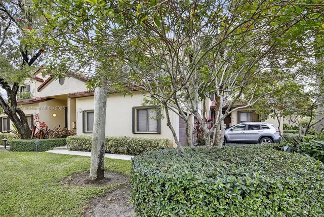 $3,300 | 1002 Northwest 105th Avenue, Unit D121, Plantation, FL 33322