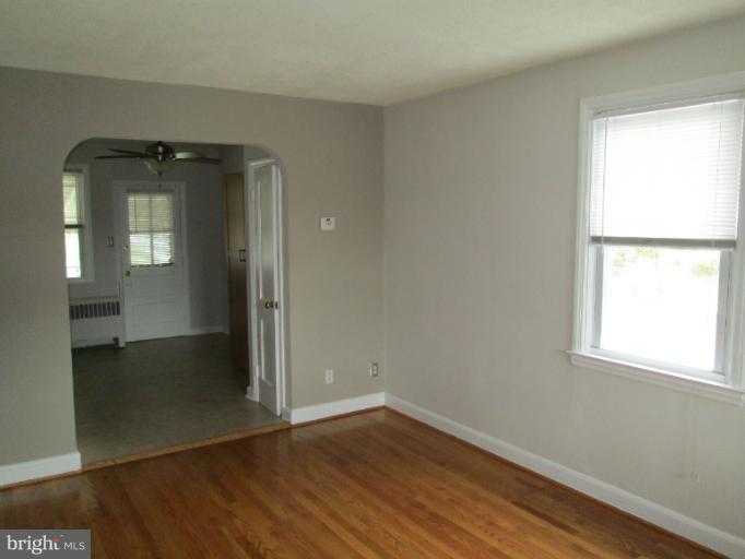 3536 Benzinger Road Baltimore, MD 21229 - Photo 2 of 21 Living Room