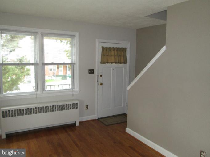 3536 Benzinger Road Baltimore, MD 21229 - Photo 4 of 21 Living Room