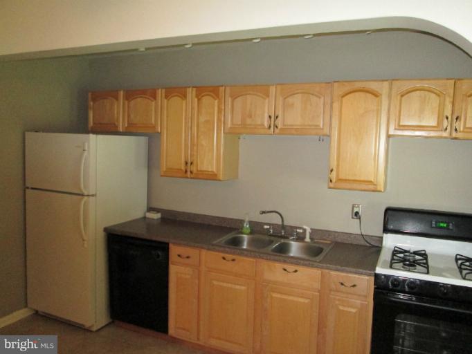 3536 Benzinger Road Baltimore, MD 21229 - Photo 7 of 21 Kitchen
