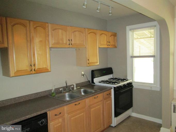3536 Benzinger Road Baltimore, MD 21229 - Photo 8 of 21 Kitchen