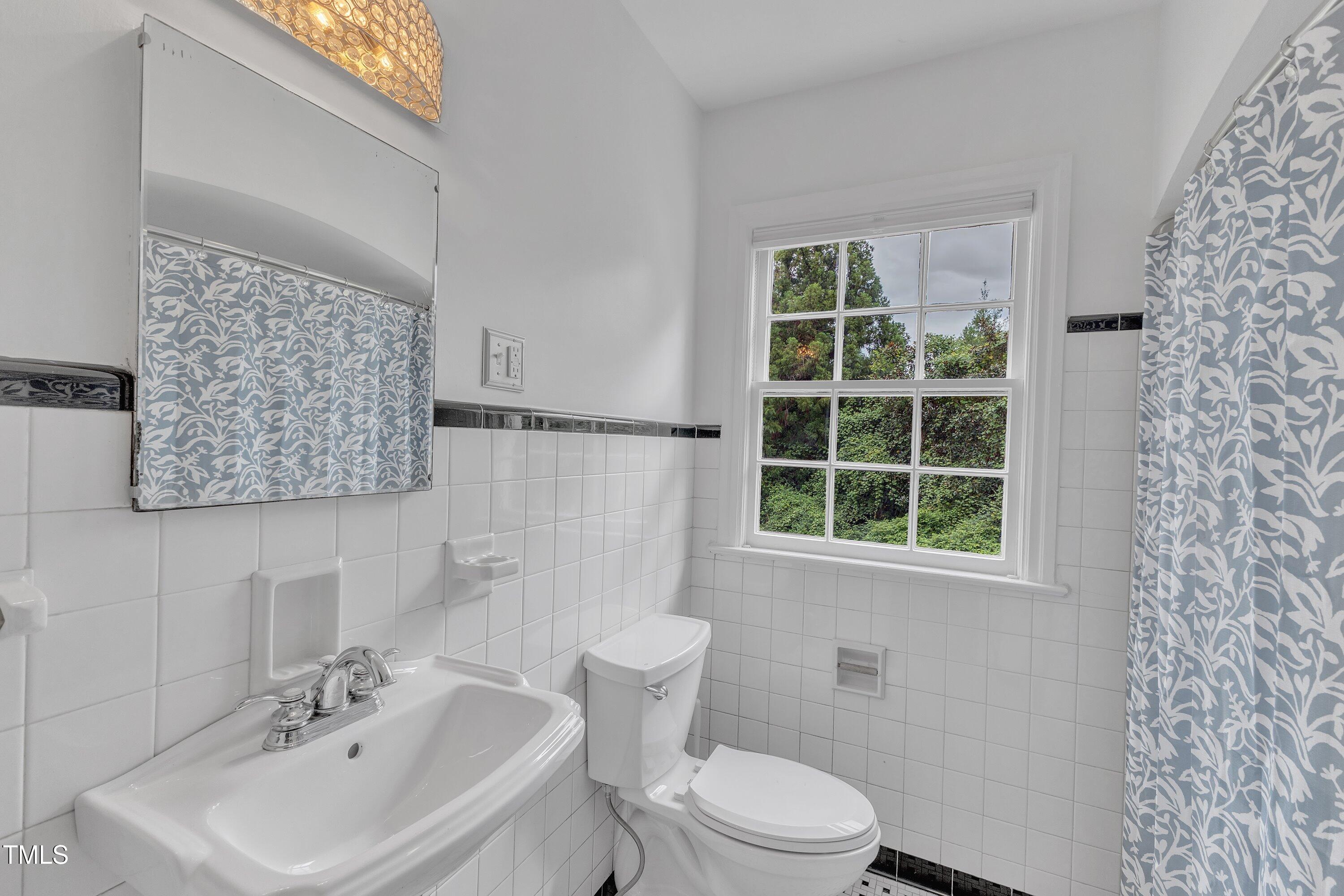 1606 Canterbury Road Raleigh, NC 27608 - Photo 52 of 75 Main level- Bathroom #2