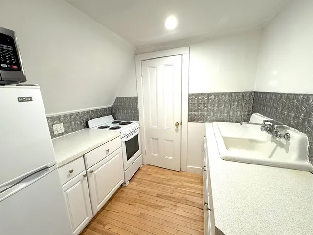 $2,600 | 156 Park Street, Unit 3, Newton, MA 02458