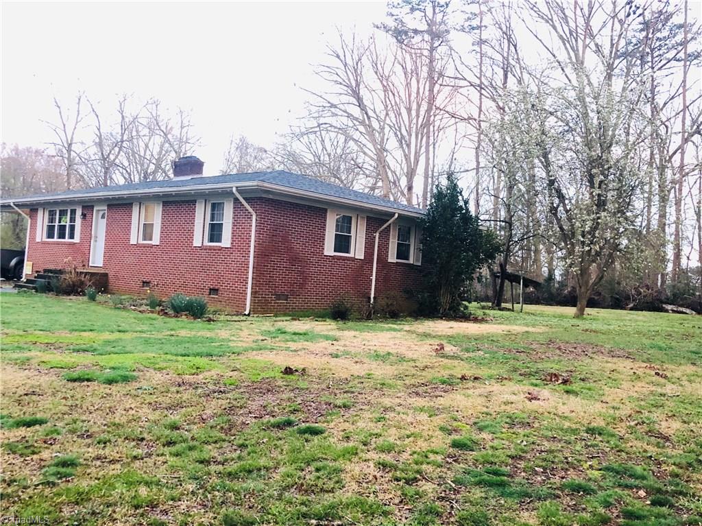 3083 Plank Road Robbins, NC 27325 - Photo 3 of 27