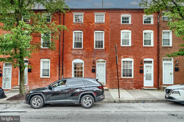 a car parked in front of a building