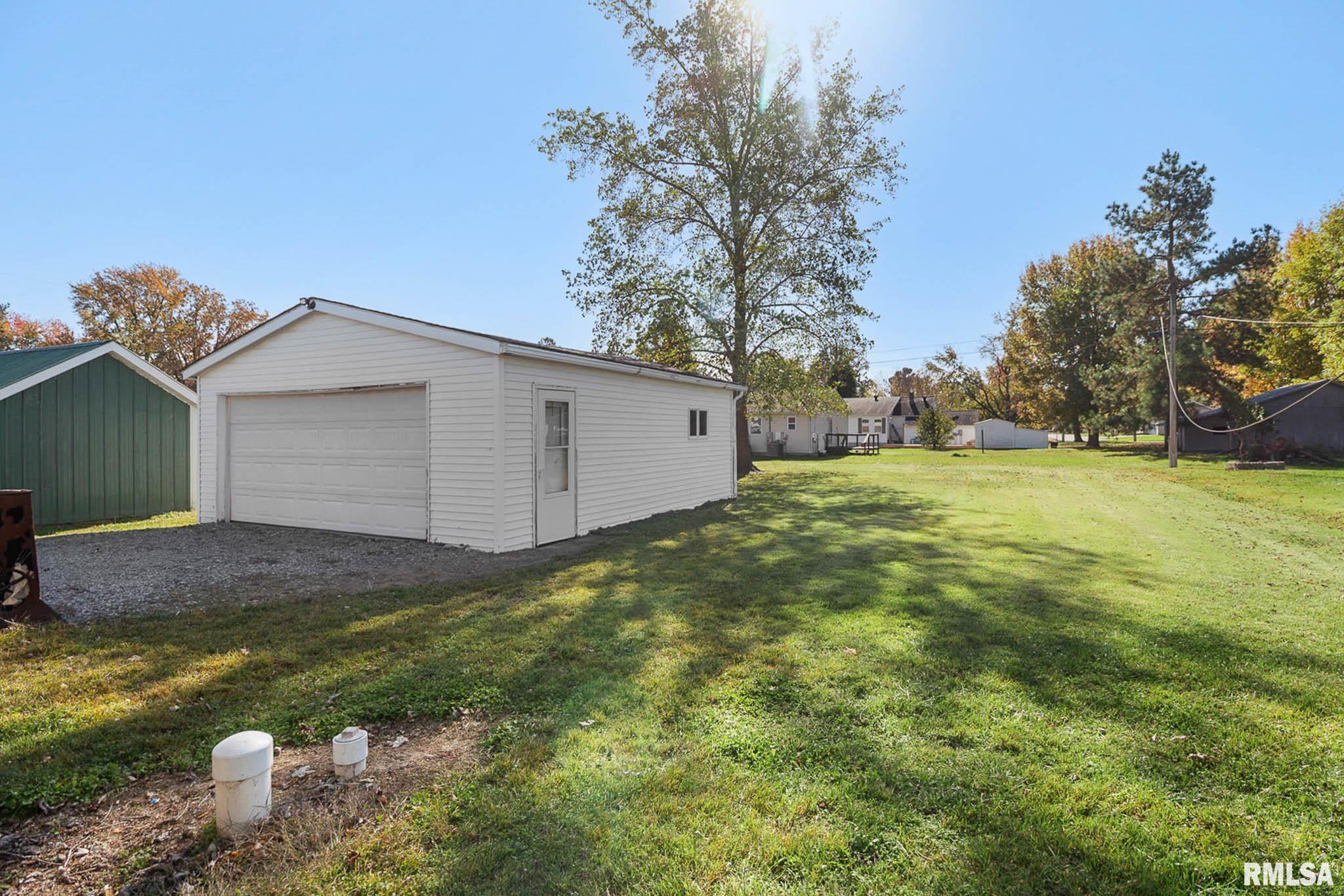 1109 East Reeves Street Marion, IL 62959 - Photo 15 of 17